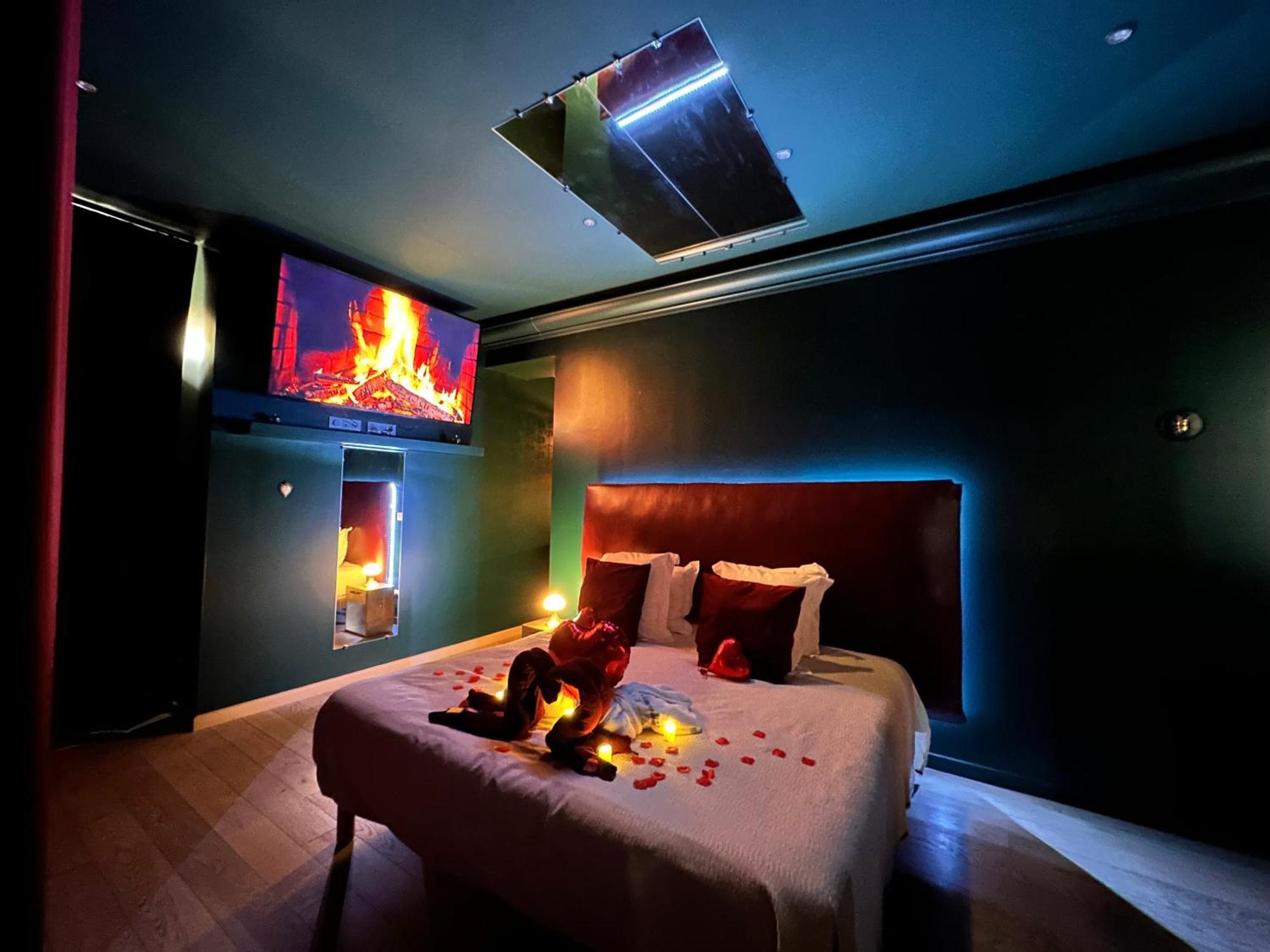 Mieuxqualhotel Jacuzzi Privatif Velvet Desire Bordeaux Exterior photo