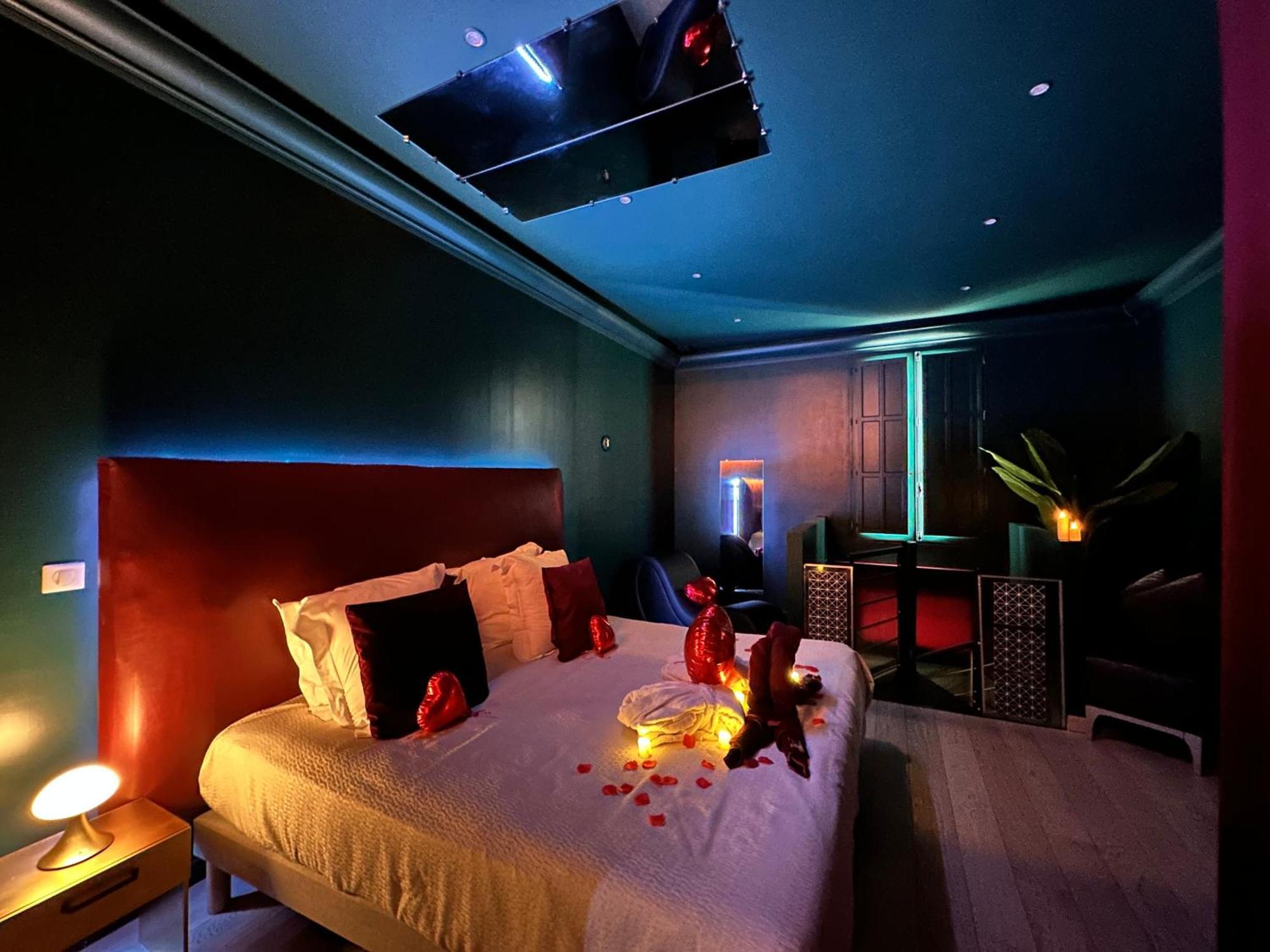Mieuxqualhotel Jacuzzi Privatif Velvet Desire Bordeaux Exterior photo