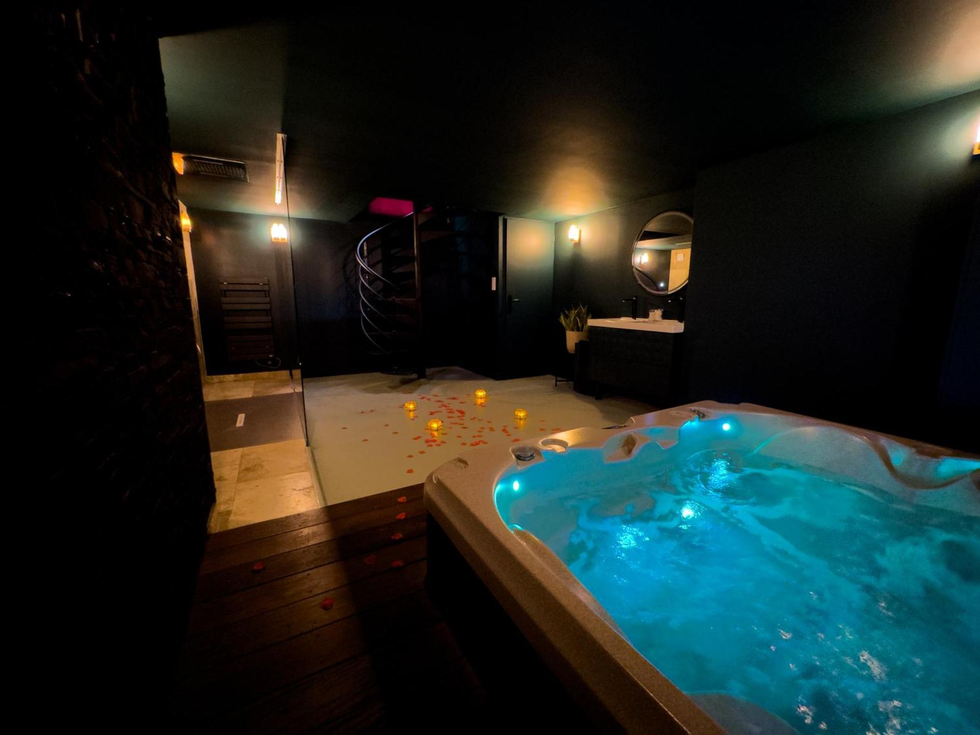 Mieuxqualhotel Jacuzzi Privatif Velvet Desire Bordeaux Exterior photo