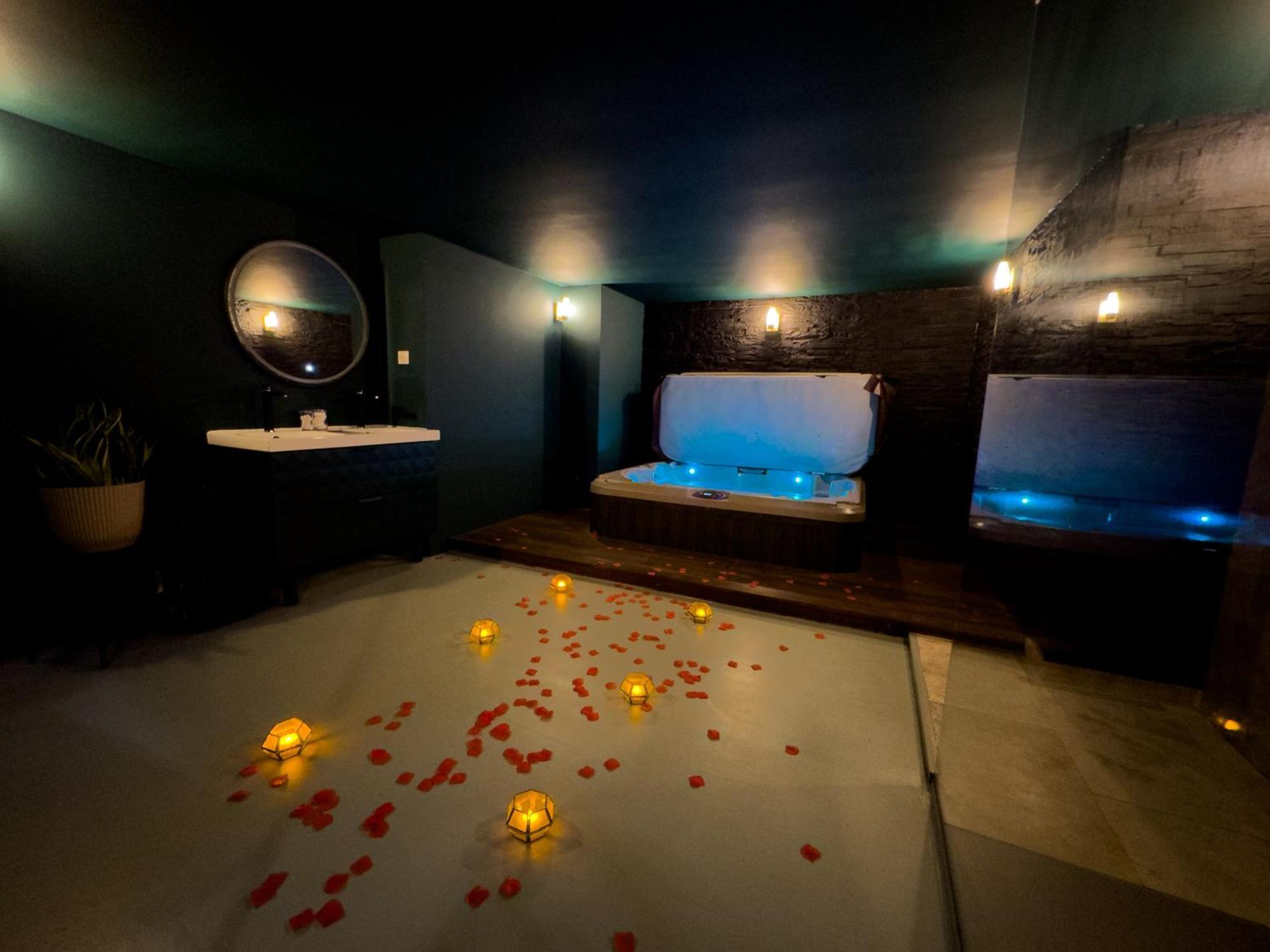 Mieuxqualhotel Jacuzzi Privatif Velvet Desire Bordeaux Exterior photo