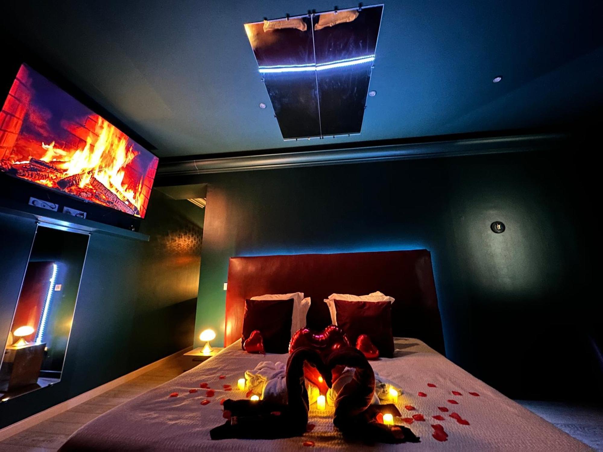 Mieuxqualhotel Jacuzzi Privatif Velvet Desire Bordeaux Exterior photo